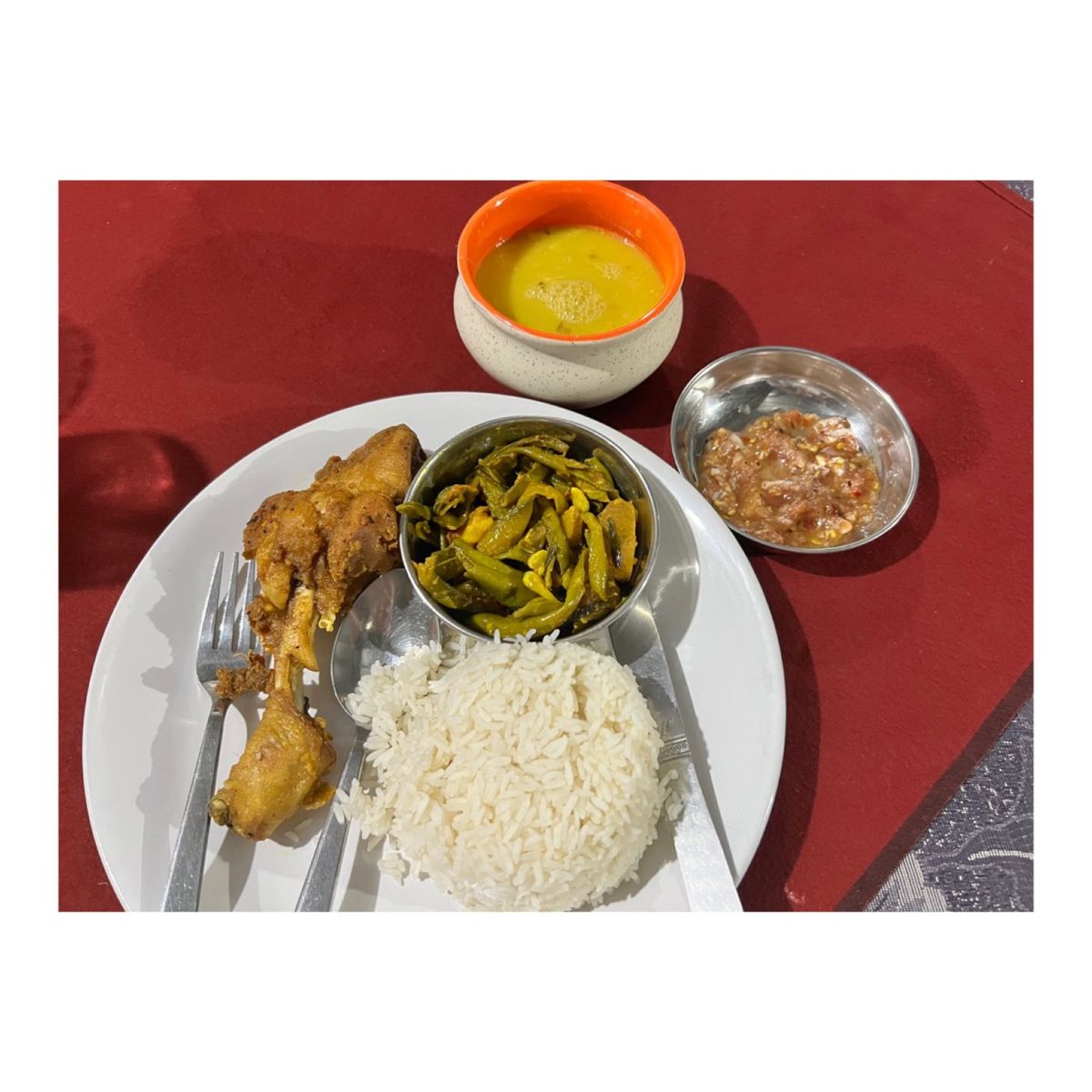 ご飯食べてるとき、お触りガイドのおっちゃんが
ずーーーっと目の前に座って見...