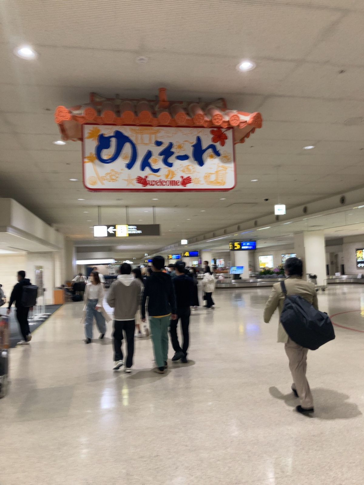 那覇空港到着✈️
レンタカー借りて先ずは、おきなわワールドへ🚗