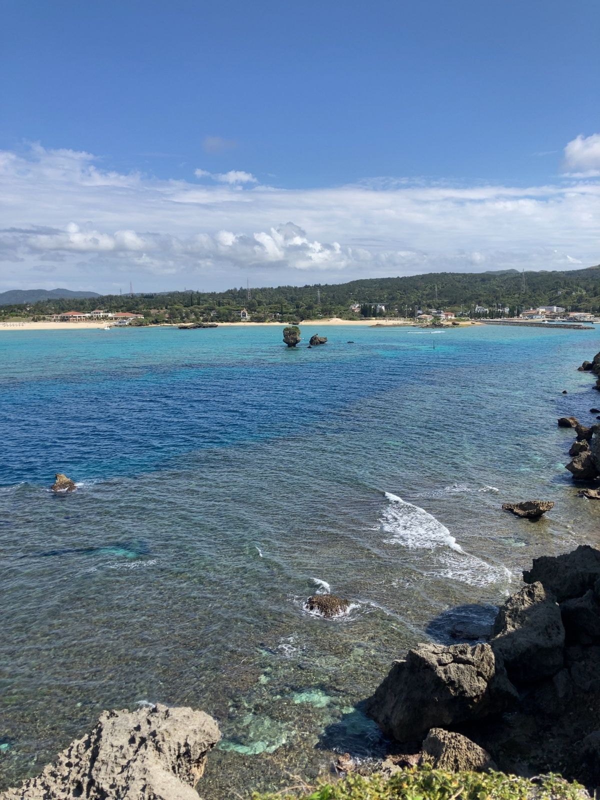 万座毛🌊
おんなの駅に寄り、本日の宿があるアメリカンビレッジに向かいます🇺🇸