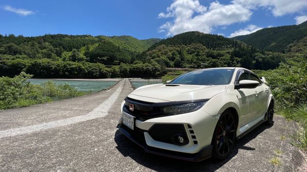 日本・愛媛県「親孝行月間『四国旅』」の写真：四万十川沈下橋
海洋堂
四国カルスト
