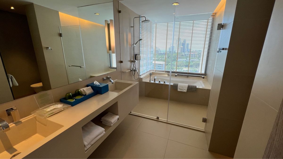 最初のホテルはホイデーインパタヤ😊
ダイヤモンド会員のパワーなのか、ポイン...