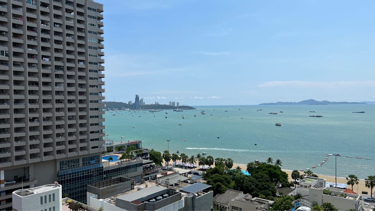 最初のホテルはホイデーインパタヤ😊
ダイヤモンド会員のパワーなのか、ポイン...