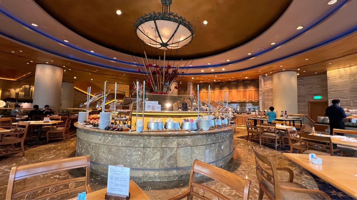 このホテルはプールがすごくオシャレ😊
飯もうまい！