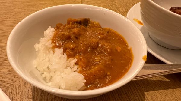 日本・奈良県「妻の誕生日お祝い＆結婚25周年の旅」の写真：ラウンジでガッツリ食べてたら、結婚25周...