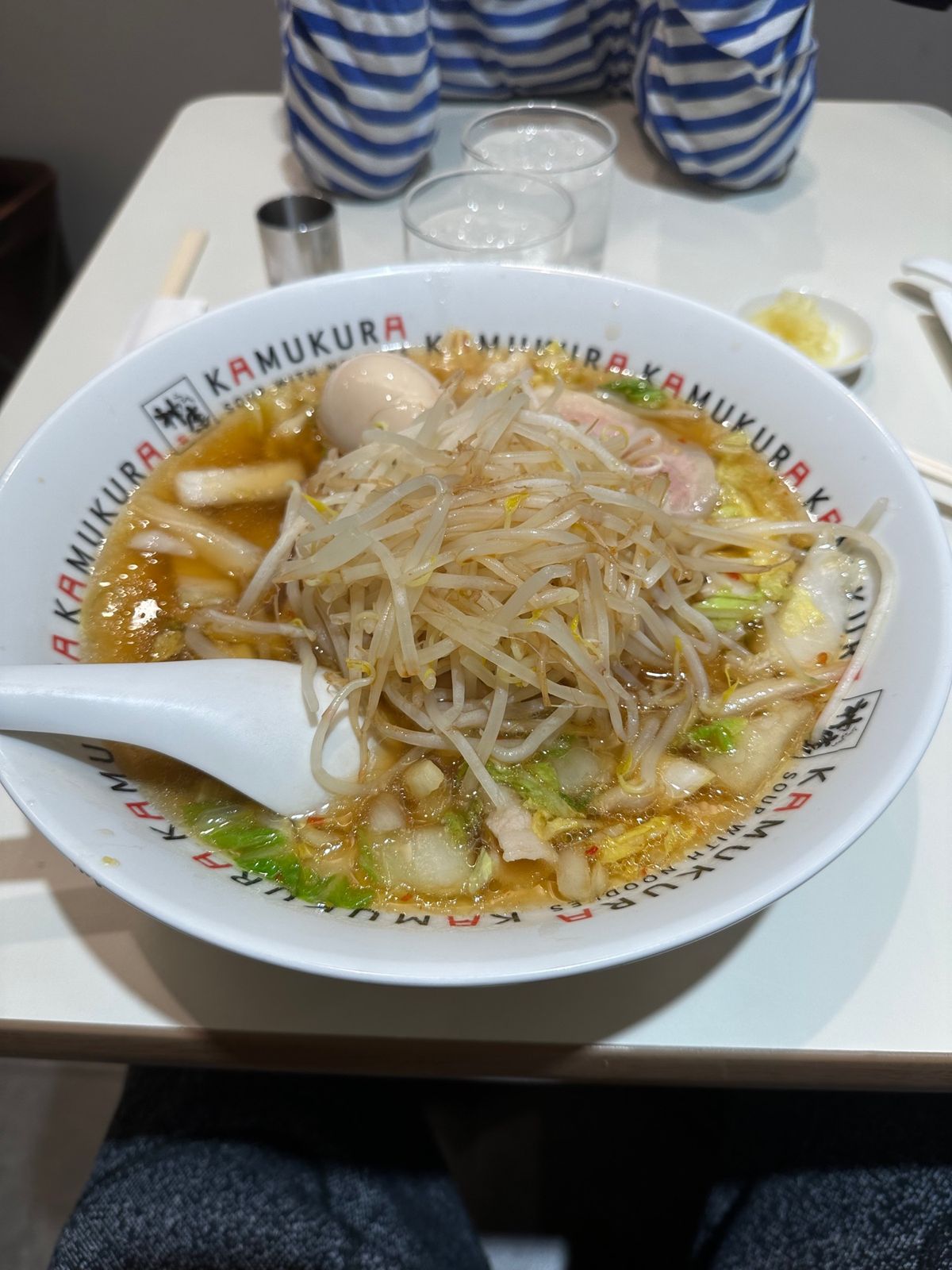 子供達の塾終了をピックアップしそのまま東京駅へ。駅で簡単に夕食を食べ軽井沢...