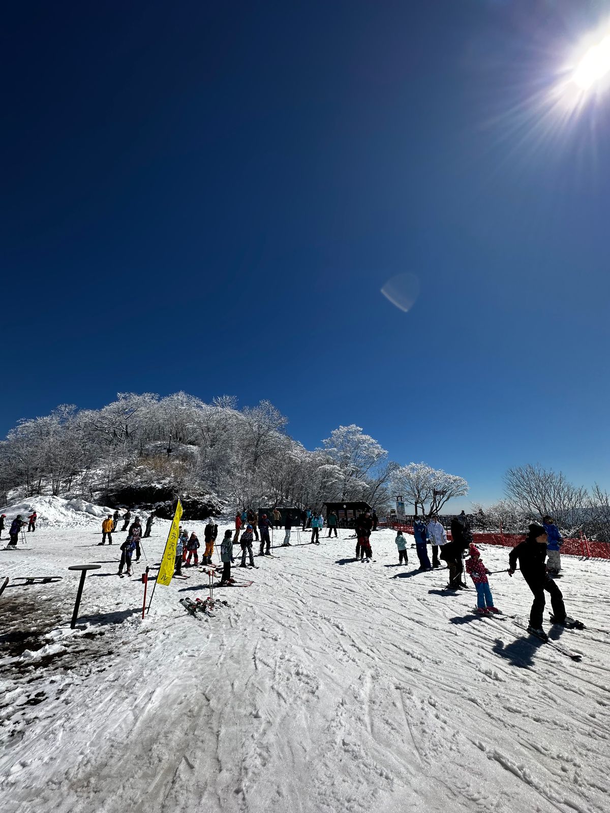 2日目は晴天！むしろ暑い！
めっちゃ気持ちいい！

2時前まで滑って3時の...