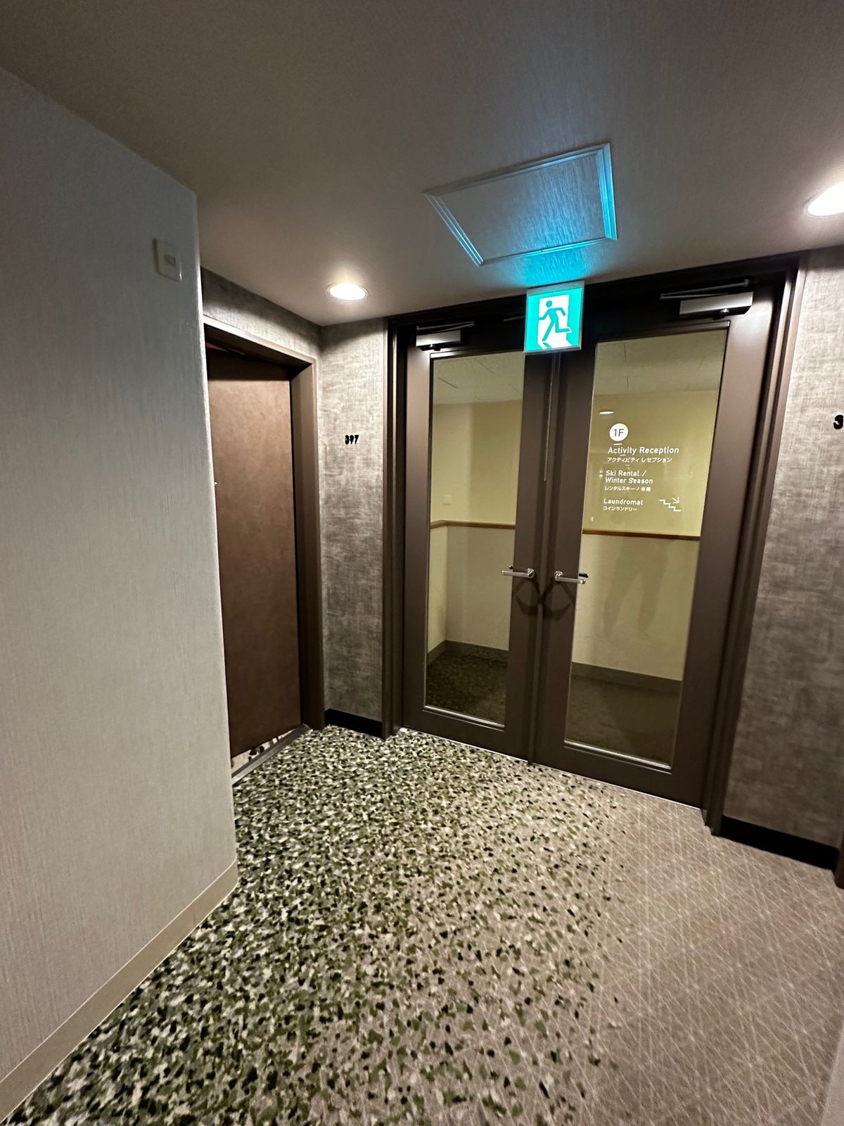 モヤの中を歩き8時過ぎに軽井沢プリンスホテルウェストにチェックイン。

今...