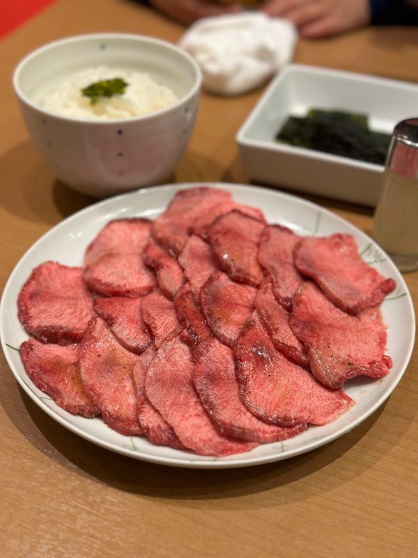 日本・軽井沢「今季最初で最後のスキー！軽井沢プリンスホテルスキー場」の写真：夜は軽井沢アウトレットの「熟成和牛焼肉 ...