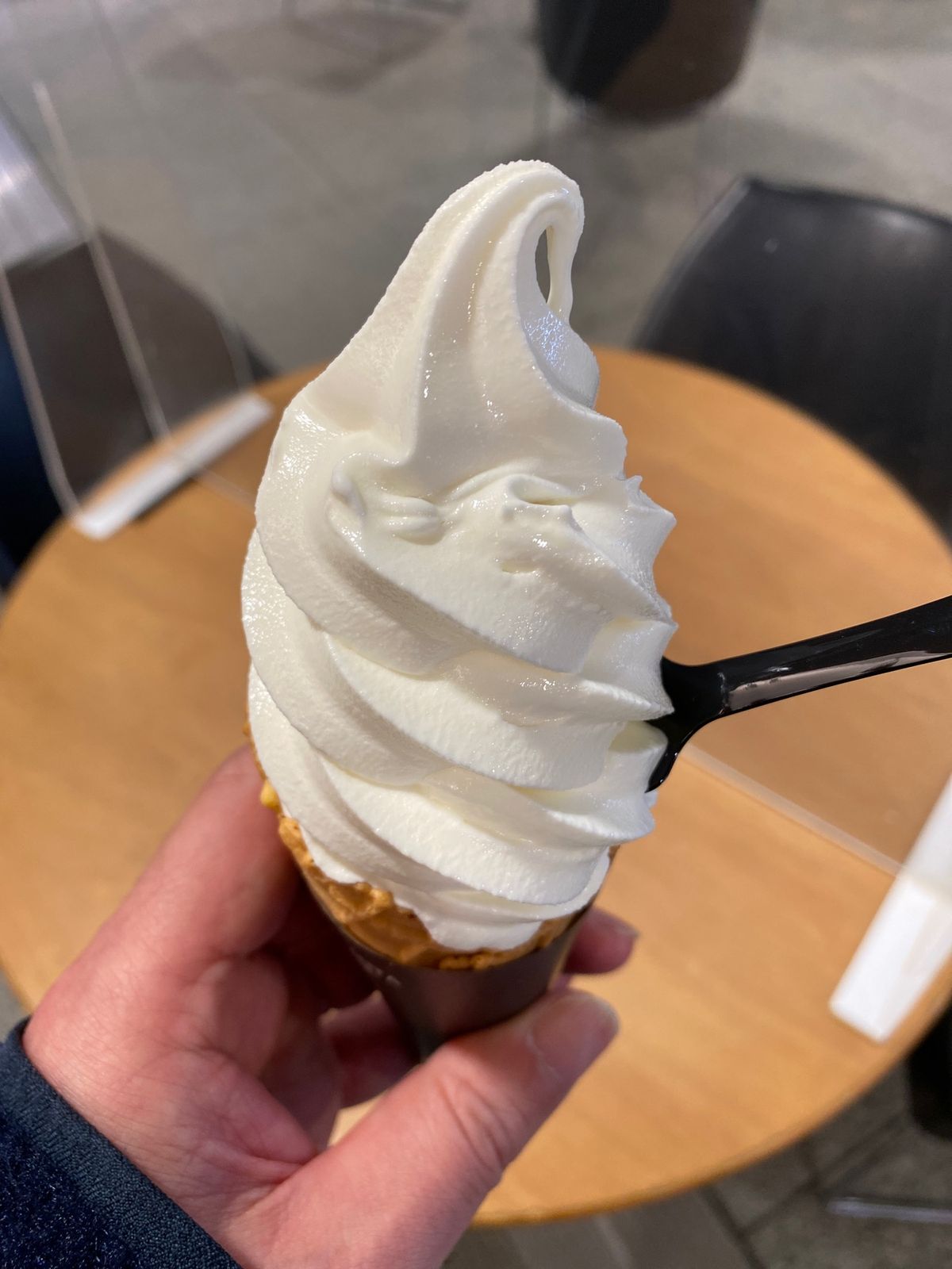 帰りの新千歳空港で追い込み。
ラーメン、ソフトクリーム、ラーメン、うに・い...