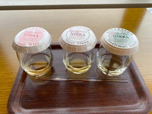 蒸留所を見学して試飲をいただく、大人ならではの修学旅行。