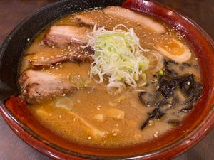 帰りの新千歳空港で追い込み。
ラーメン、ソフトクリーム、ラーメン、うに・い...