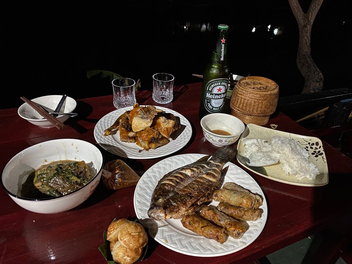 最後の晩御飯😋
ナイトマーケットで買ってきたものを友人と一緒に食べた。ラオ...