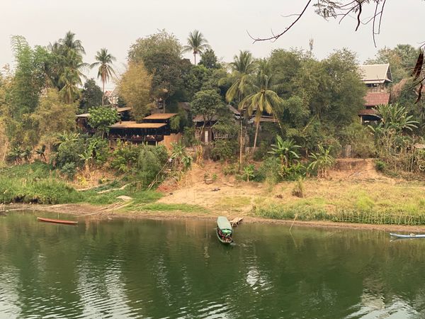 ラオス人民民主共和国・ルアンパバーン「ラオス🇱🇦」の写真：お気に入りの景色。
ナムカン川。
ただ眺...