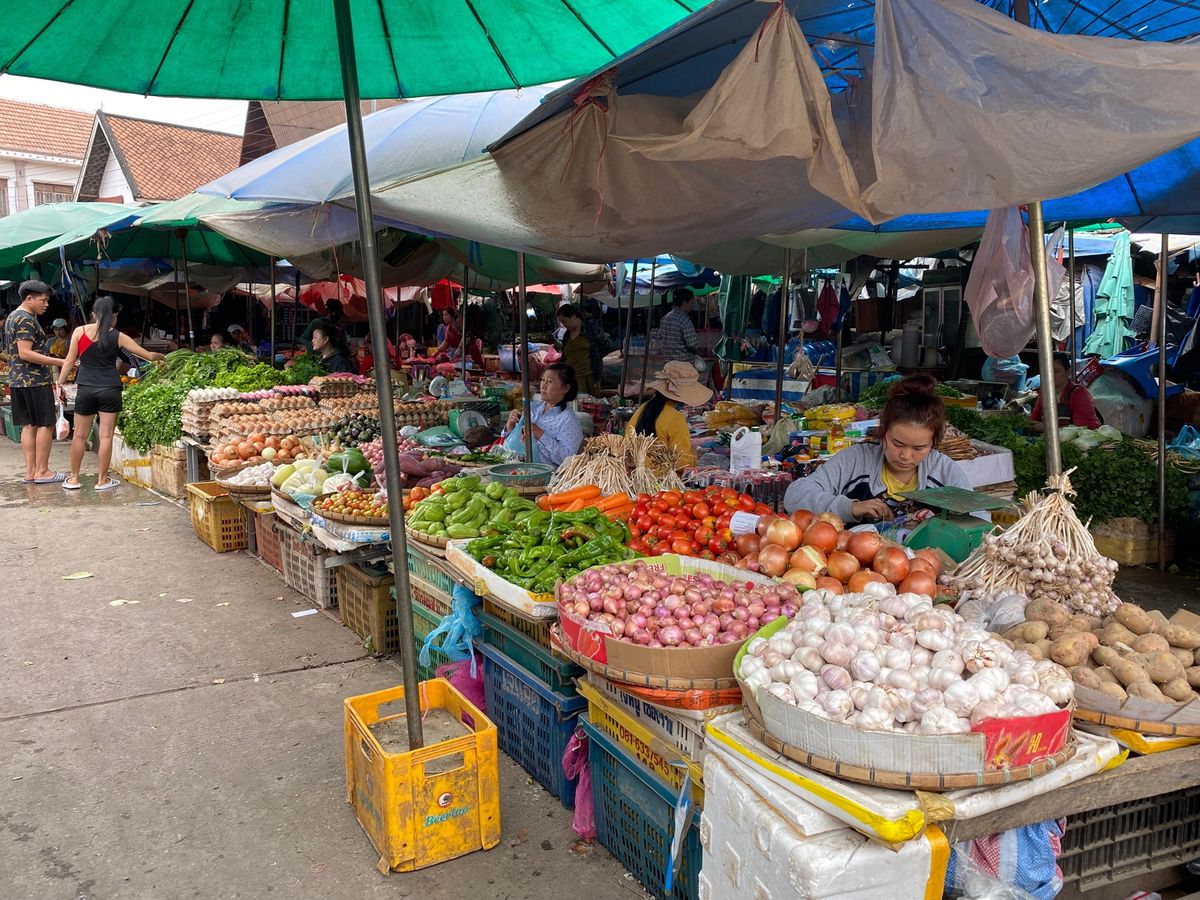 カフェの帰りにローカルな市場へ。
売り方も売っているものも珍しくて見応えあり‼︎