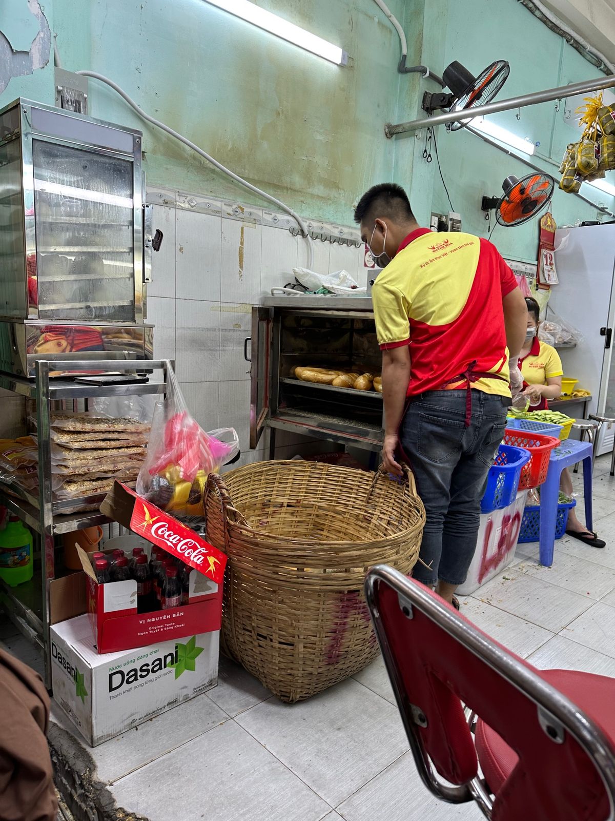 路地の商店街に行ったり、
有名なパインミーのお店に行ったり。
コロナのせい...
