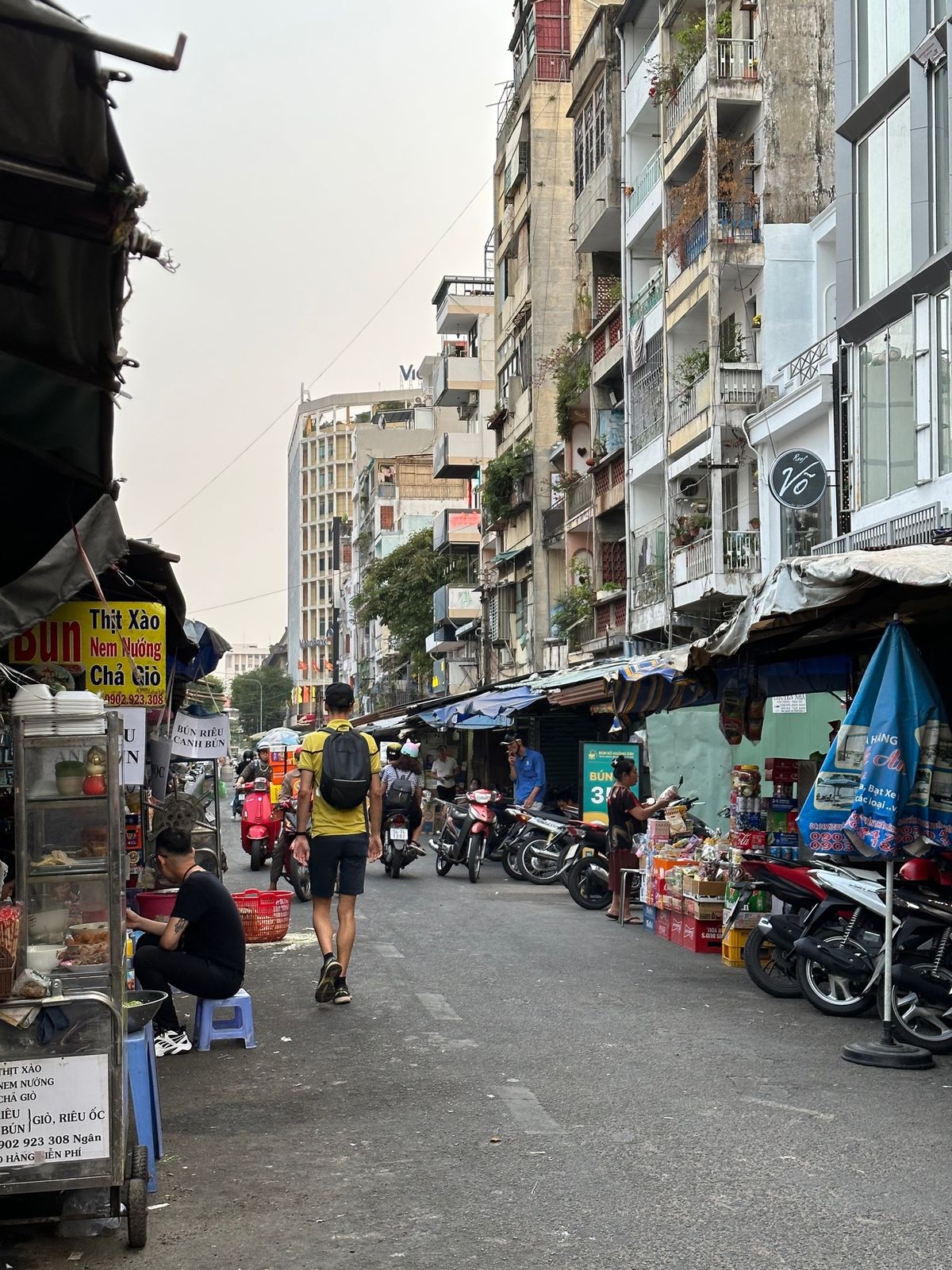 路地の商店街に行ったり、
有名なパインミーのお店に行ったり。
コロナのせい...