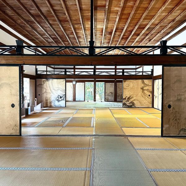 日本・京都府「弾丸京都」の写真：龍安寺の襖絵と枯山水として有名な石庭「方...