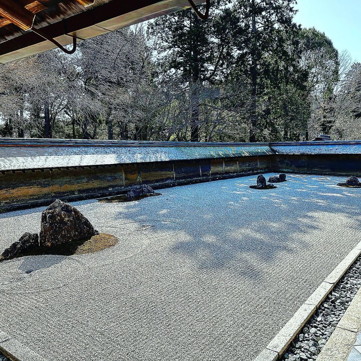 龍安寺の襖絵と枯山水として有名な石庭「方丈庭園」。という名前がついている「...