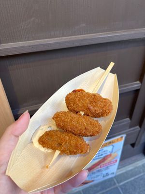 宮島食べ歩き🍁

・カキフライ
・揚げもみじ
・レモンスカッシュ
・にぎり天