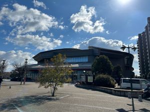 駅のホームから眺める福山城