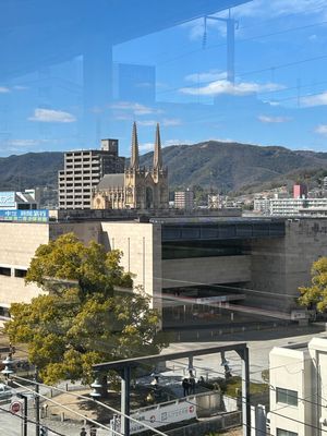 駅のホームから眺める福山城