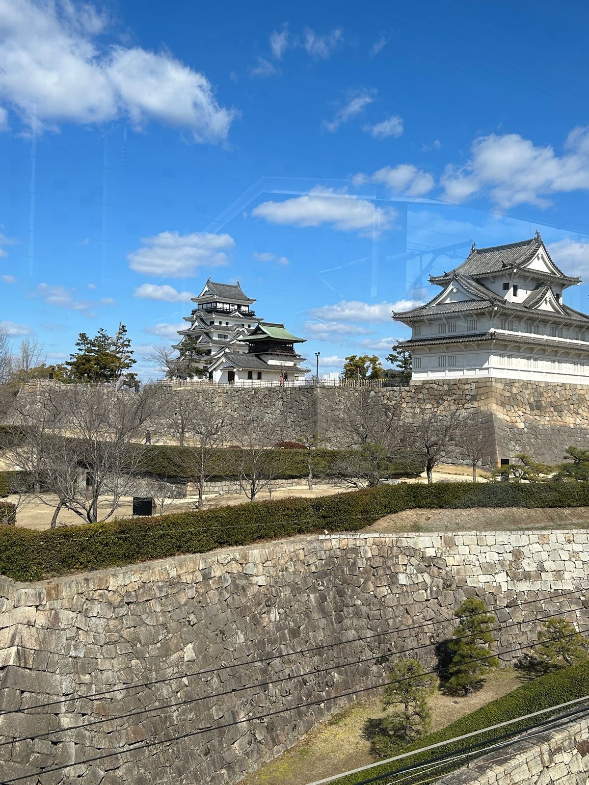駅のホームから眺める福山城