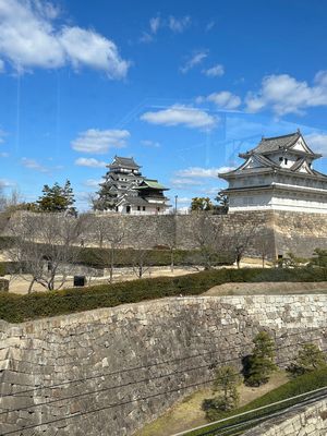 駅のホームから眺める福山城