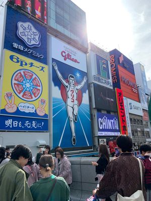 道頓堀から心斎橋へ
途中、法善寺に寄り道