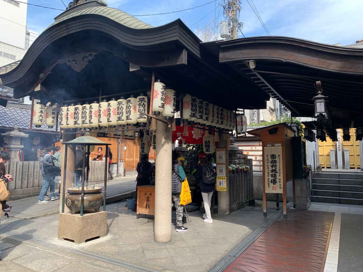 道頓堀から心斎橋へ
途中、法善寺に寄り道