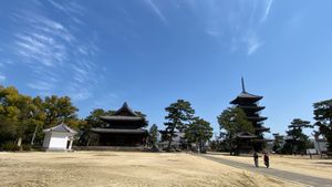 善通寺、出釈迦寺、曼荼羅寺、そして淡路で夕陽を見て帰りました。