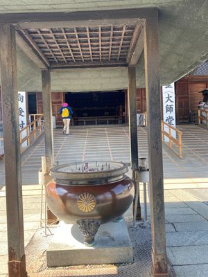 善通寺、出釈迦寺、曼荼羅寺、そして淡路で夕陽を見て帰りました。