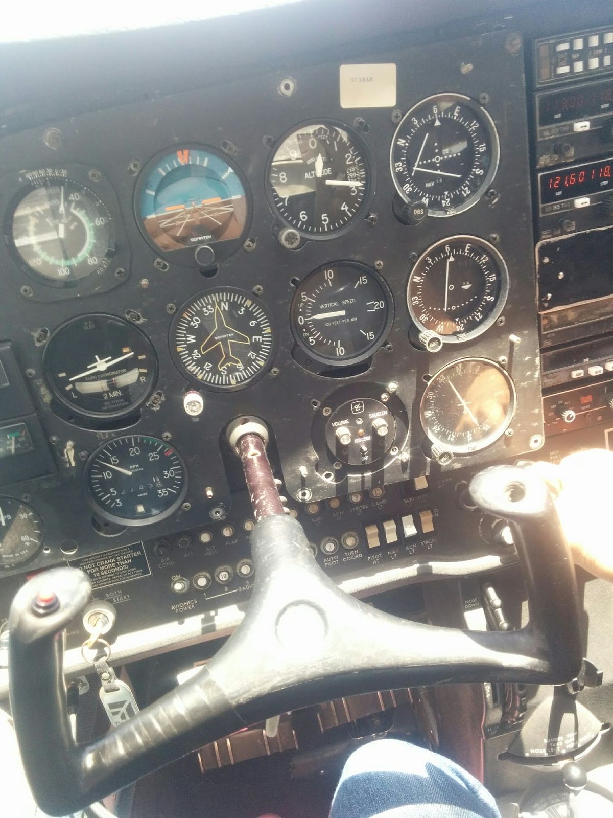 セスナ！思ったより狭くてガタガタ揺れるしスリル満点！🤯景色はめちゃくちゃ綺...