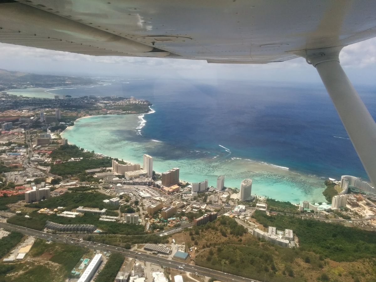 セスナ！思ったより狭くてガタガタ揺れるしスリル満点！🤯景色はめちゃくちゃ綺...