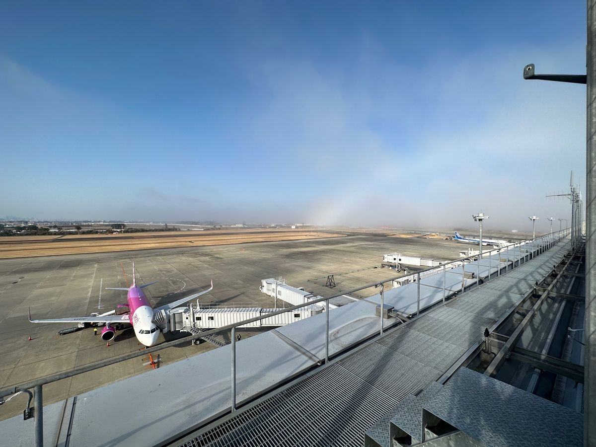 仙台空港へ戻り、空港を見学
天気良かったのに、あれよあれよという間に海の方...
