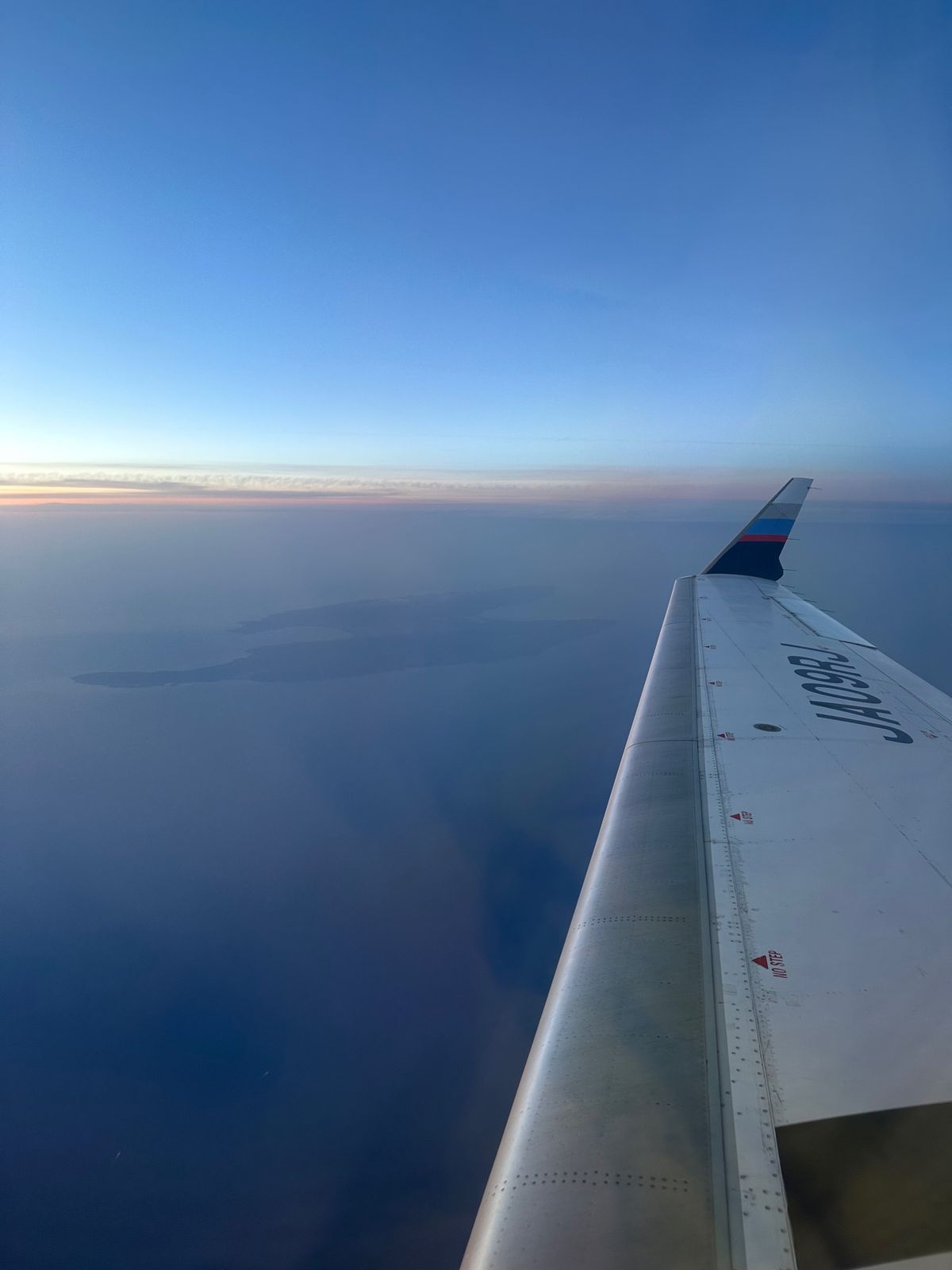 仙台空港へ戻り、空港を見学
天気良かったのに、あれよあれよという間に海の方...