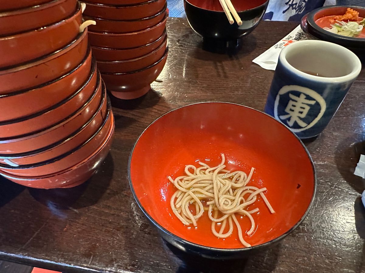 せっかく盛岡に来たから観光客を楽しむ
わんこそば～
はい、どんどん～🎶はい...