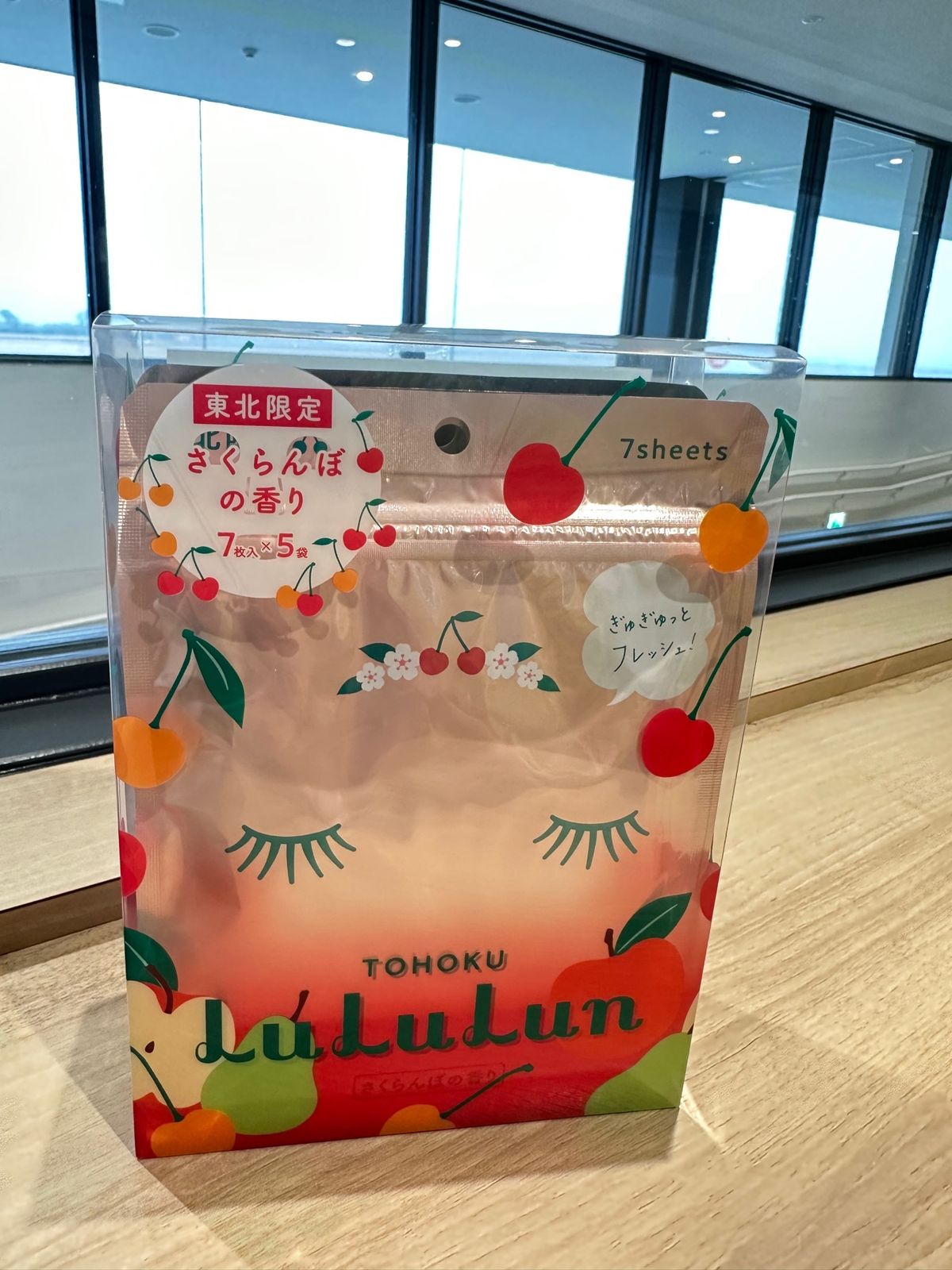 仙台空港へ戻り、空港を見学
天気良かったのに、あれよあれよという間に海の方...
