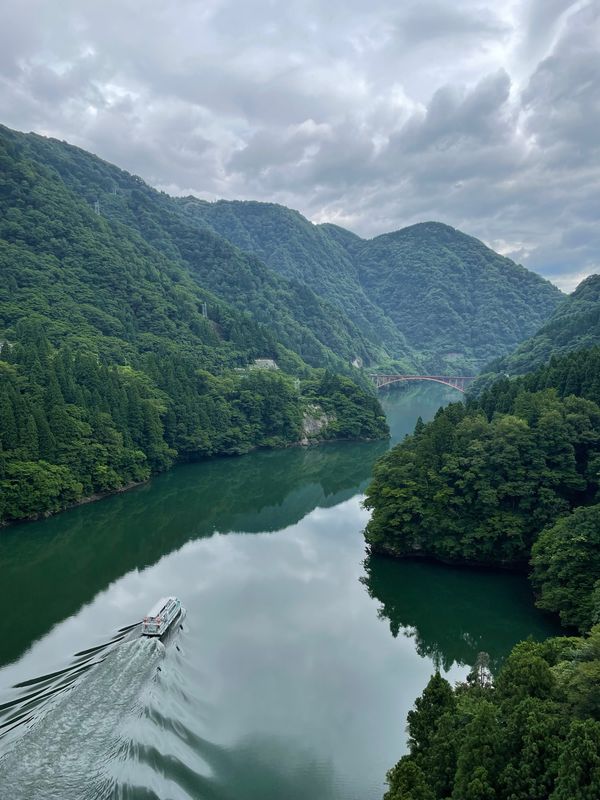 日本・石川県「富山～石川 温泉旅」の写真：庄川の風景
