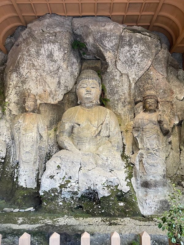 日本・別府温泉「湯布院温泉～別府温泉」の写真：臼杵市の石仏