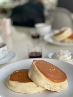 六花亭帯広本店の限定パンケーキ『帯広の森』
美味しかった❤️
札幌に戻り、...