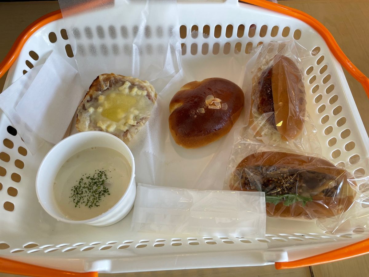 帯広グルメ
豚丼、インデアンカレー、チーズとパンは必須