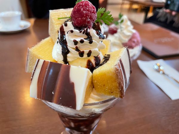 日本・北海道「帯広旅行」の写真：帯広デザート
柳月パフェ、六花亭帯広の森...