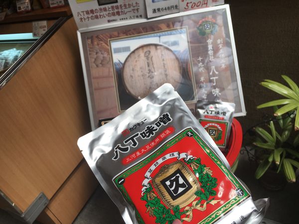 日本・愛知県名古屋市「日帰り名古屋旅行」の写真：八丁味噌。
コカコーラの名古屋缶。