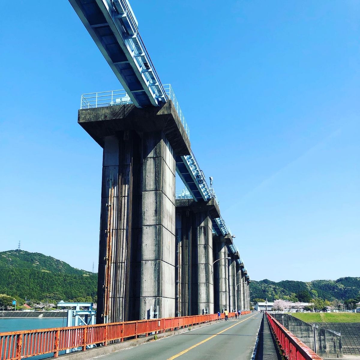 秋葉ダムの下にある船明ダムにも。
これで「ふなぎら」と読むらしい。カッコい...