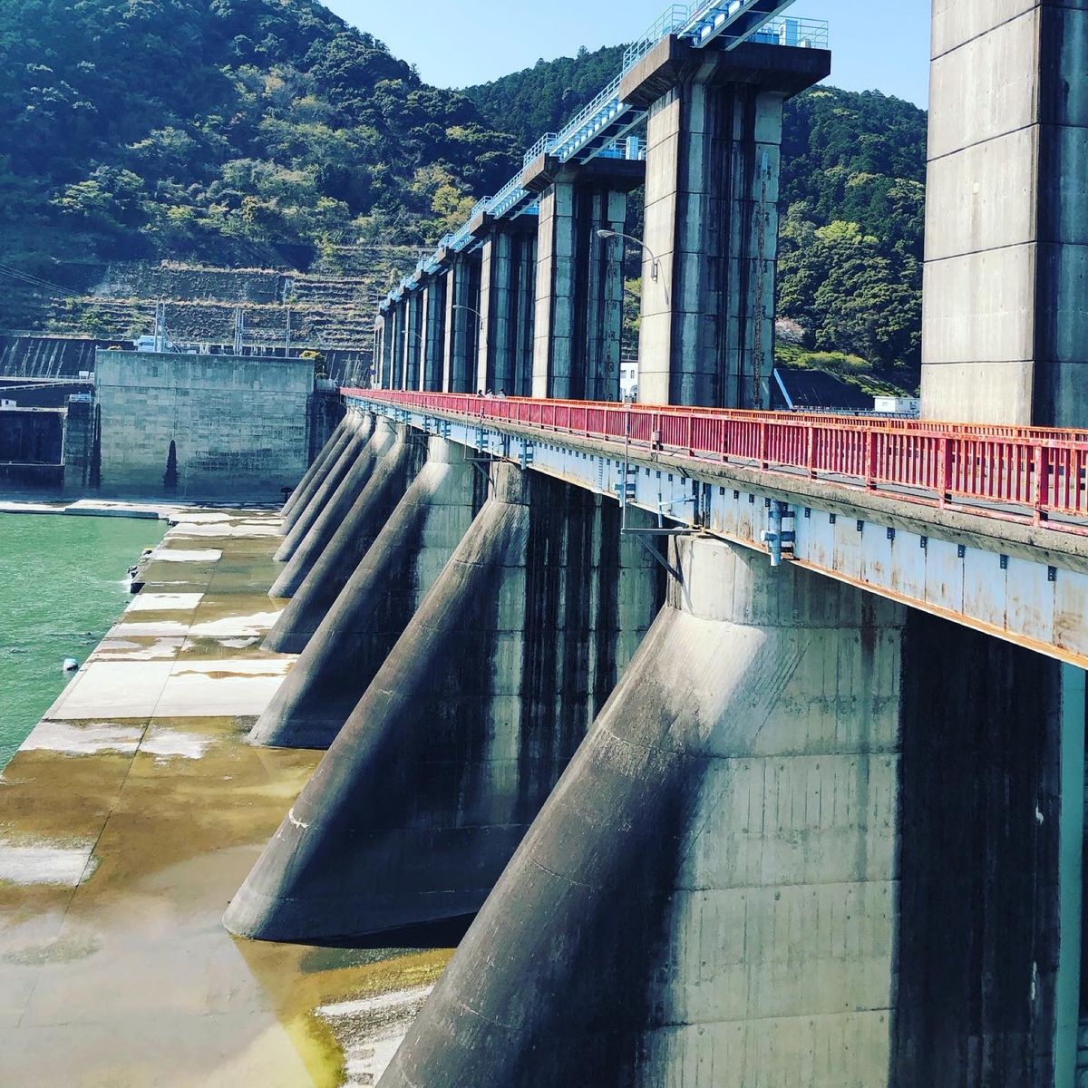 秋葉ダムの下にある船明ダムにも。
これで「ふなぎら」と読むらしい。カッコい...