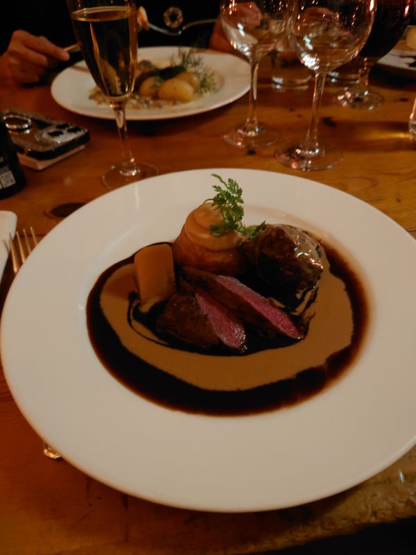 フィンランド・ヘルシンキ「Finland🇫🇮」の写真：トナカイ肉のステーキ。
牛肉っぽくてめち...