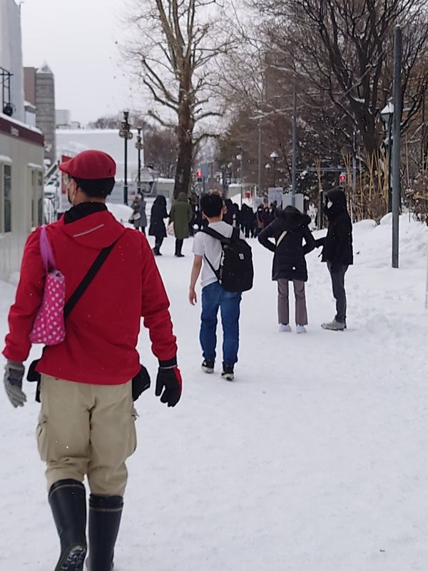 日本・北海道「札幌雪まつり」の写真：いや、なんで半袖？w