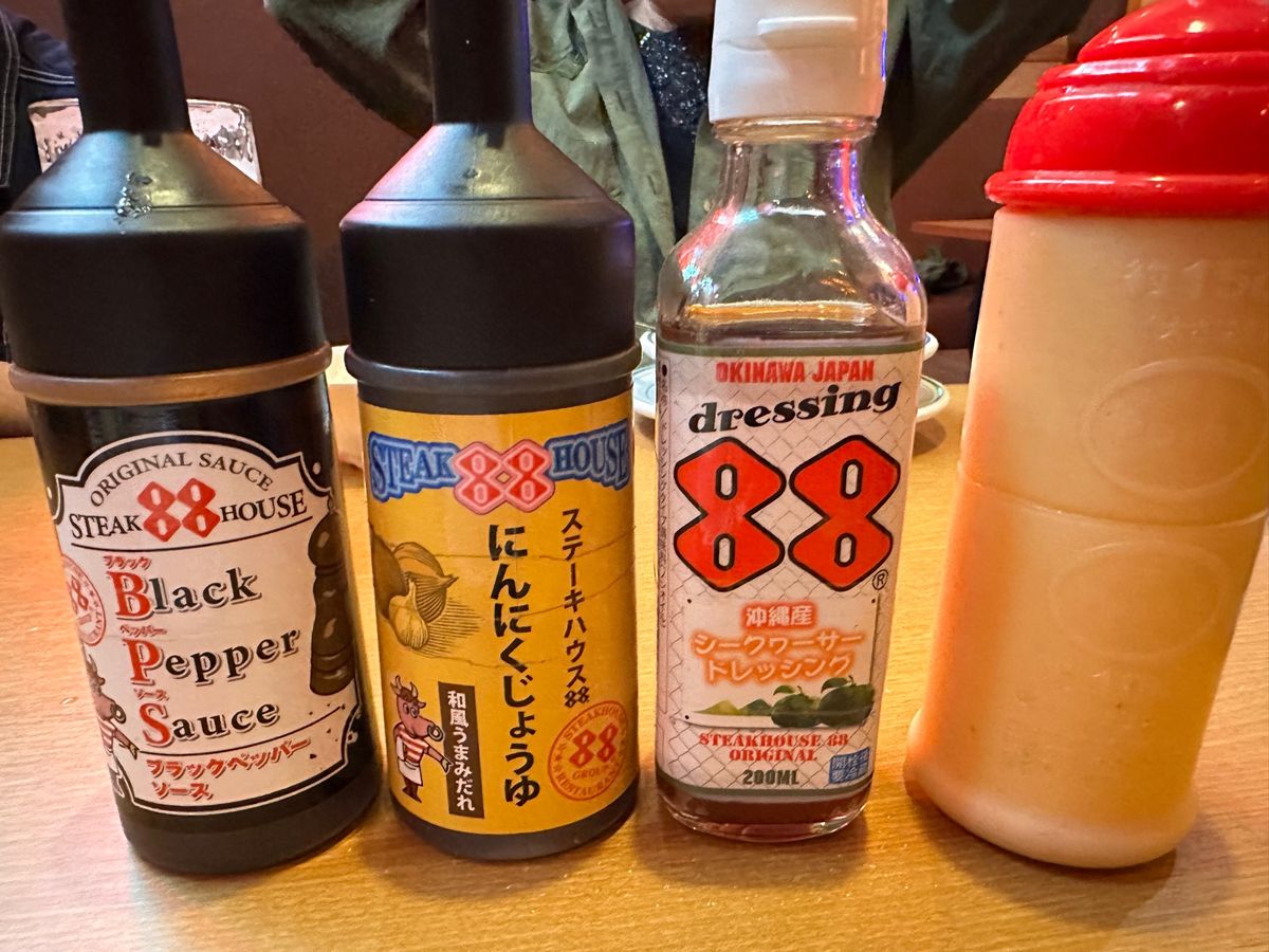 沖縄と言えばステーキ
ステーキハウス88へ
国際通り店は観光客で賑わう
店...