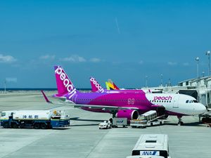 青い空と青い海
飛行機見るだけでもテンション上がる
