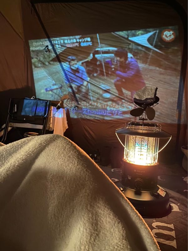 日本・静岡県「'20-'21 年越しキャンプ in 富士」の写真：テントの中でYou Tube🤣